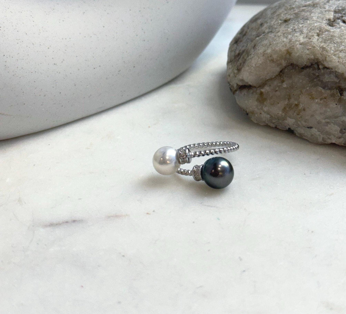 Adjustable double pearl ring combining Tahitian and freshwater pearls with mirror luster.
