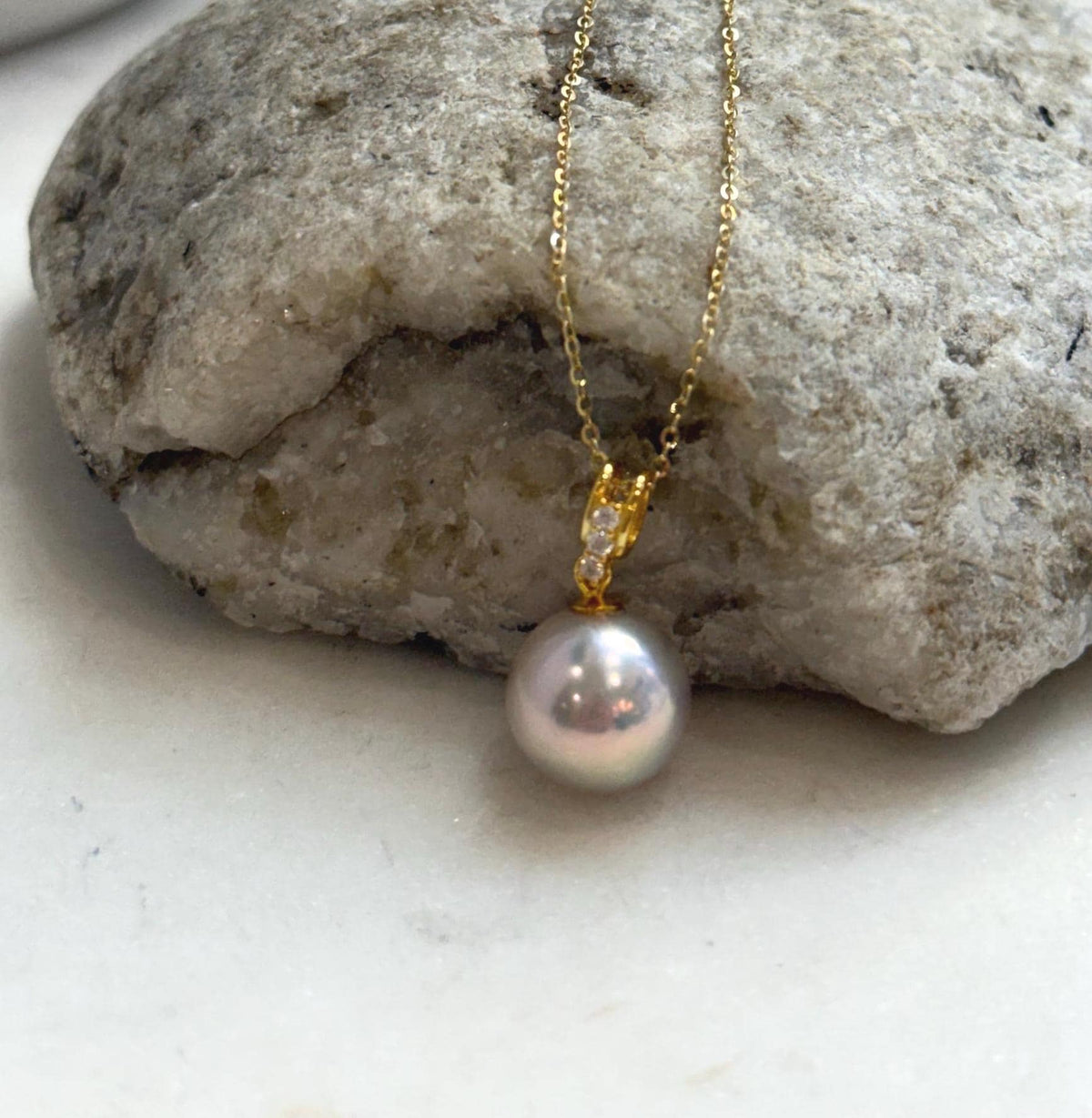 Rose pink freshwater pearl pendant necklace with mirror-like luster.