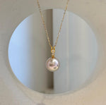 Edison pearl necklace combining a pink freshwater pearl with gold-plated sterling silver.