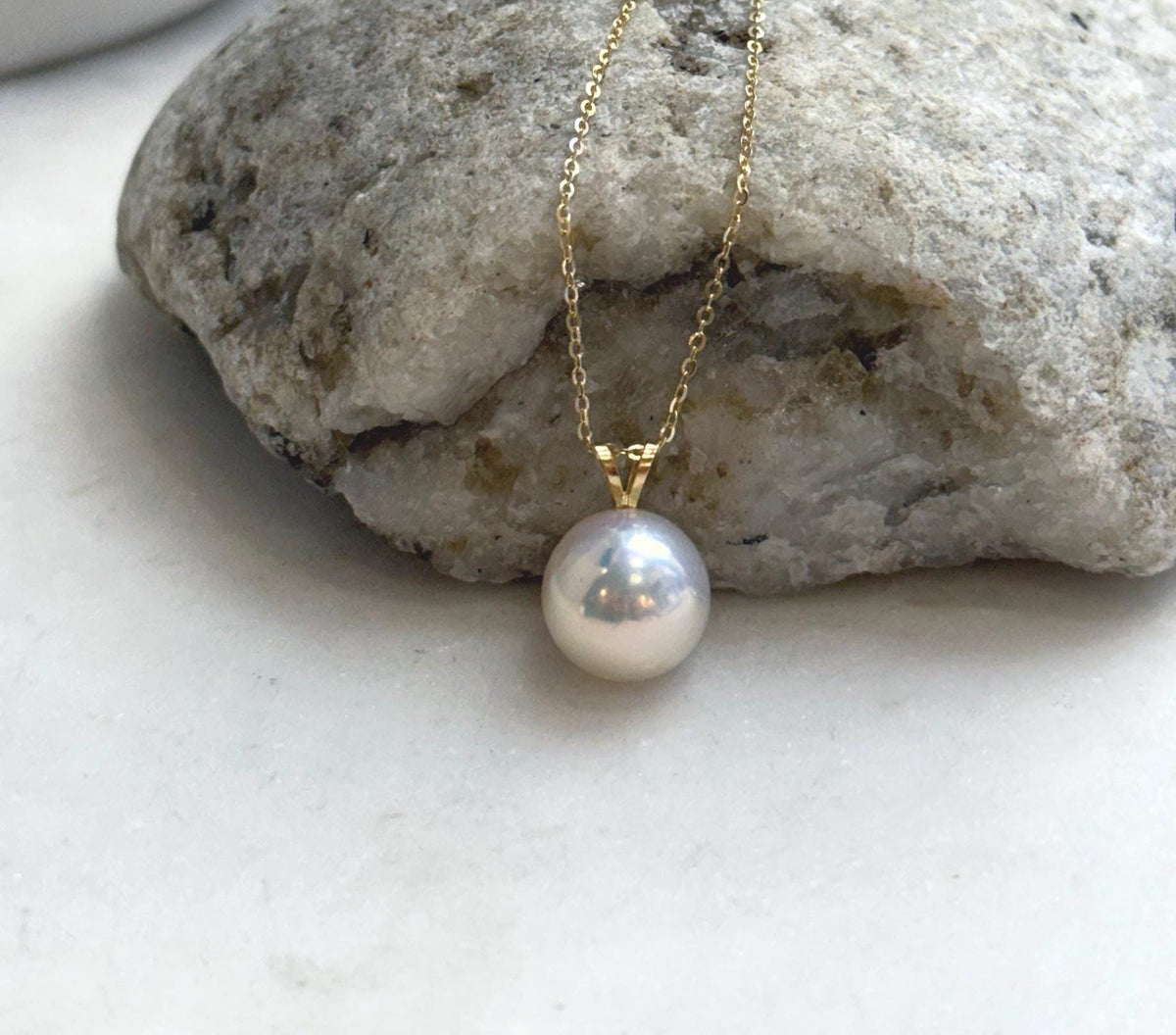 Genuine freshwater Edison pearl necklace with an Au750 gold pendant setting