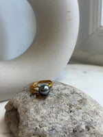 9.1 × 9.5mm Tahitian pearl ring with a lustrous green pearl