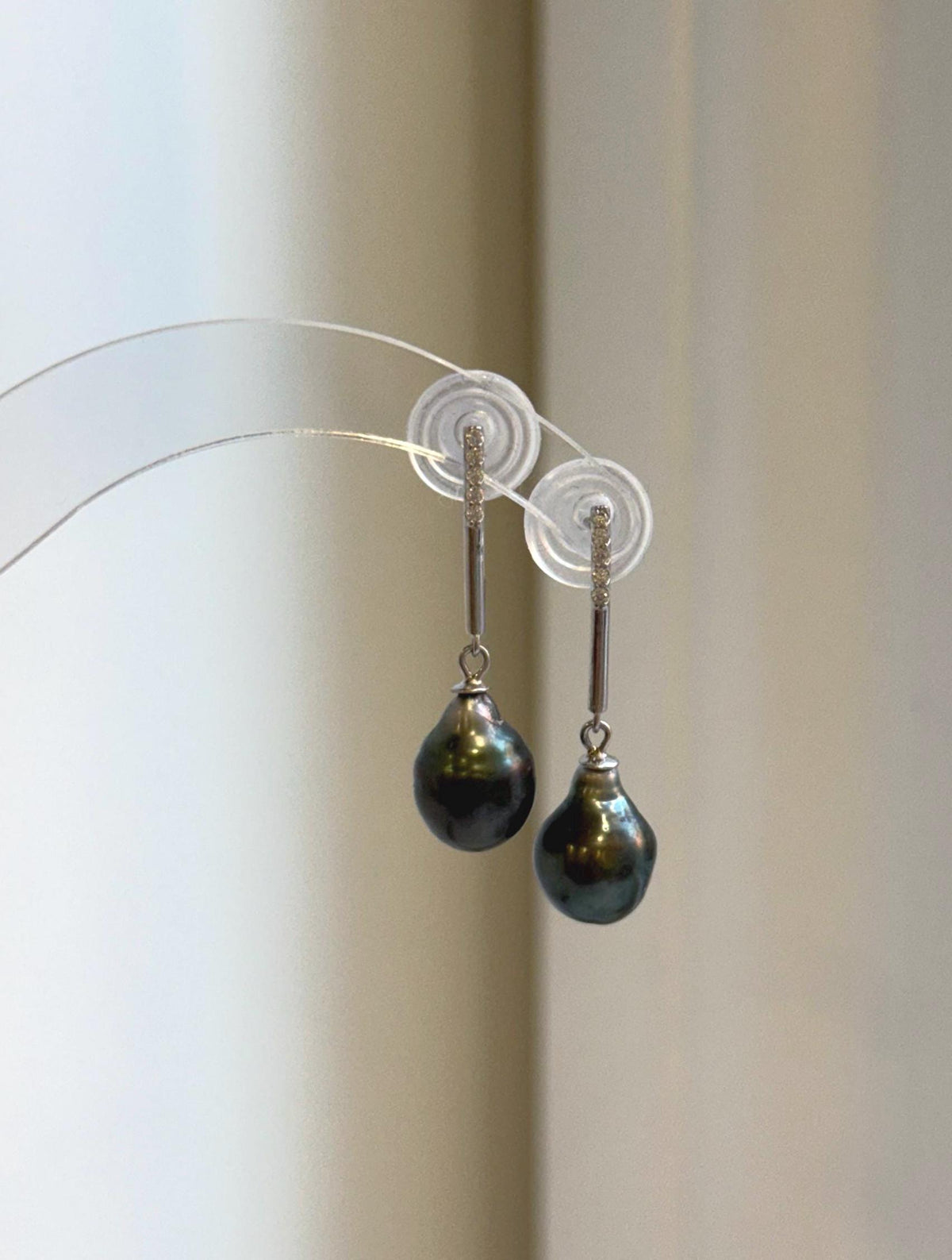 Elly’s 9mm Hunter Ocean pearl drop earrings featuring lustrous pearls and S925 sterling silver.