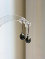 Elly’s 9mm Hunter Ocean pearl drop earrings featuring lustrous pearls and S925 sterling silver.