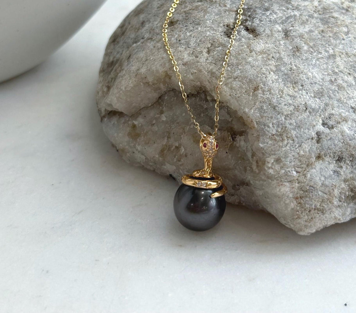 Snake-inspired S925 silver pendant necklace with a lustrous black Tahitian pearl.