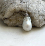 White silver Australian ocean pearl set in an S925 sterling silver pendant.