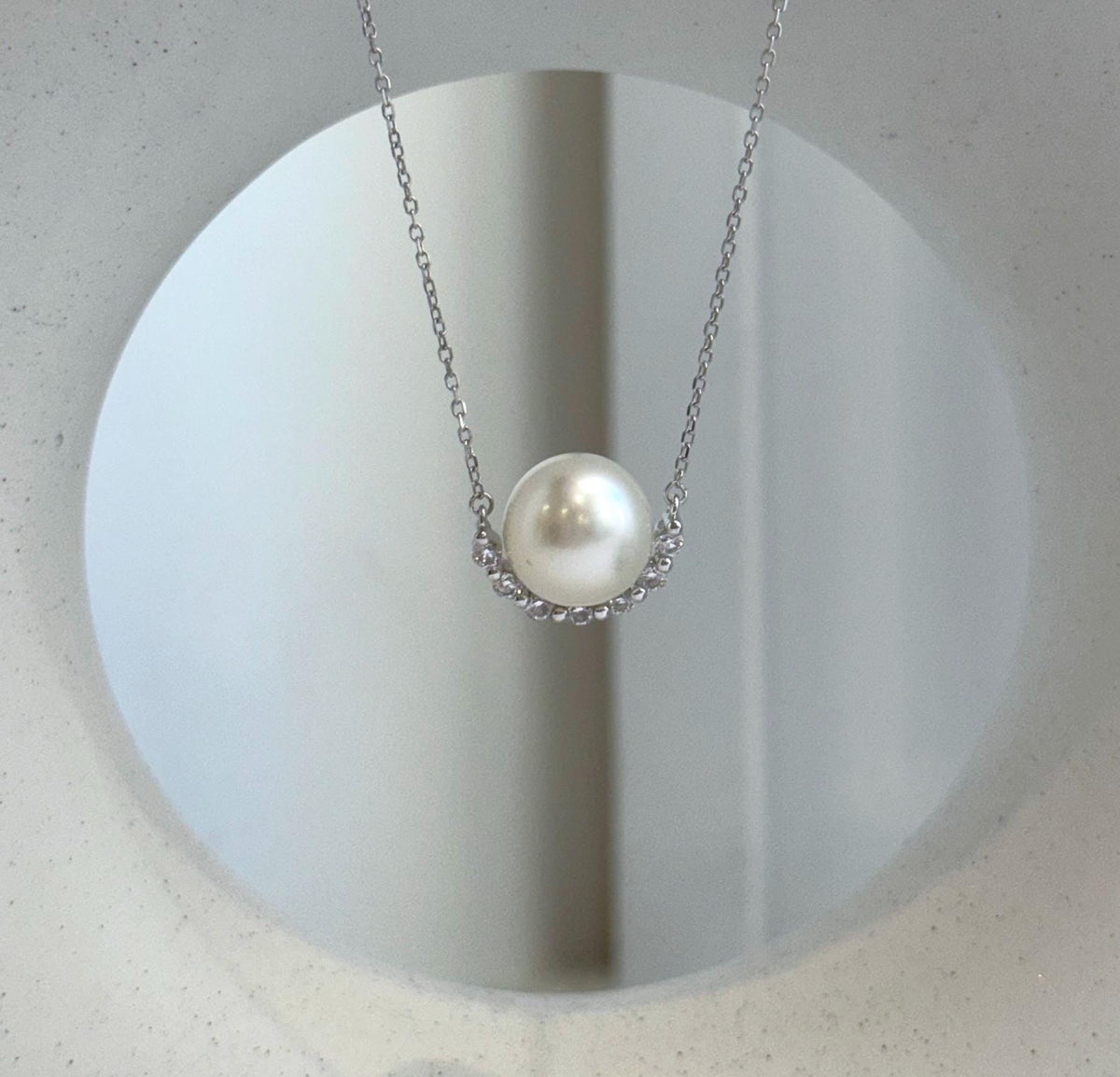 11.1mm genuine saltwater pearl necklace with an S925 sterling silver crescent pendant.