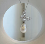 4.1cm butterfly pendant featuring a white ocean pearl and S925 silver.