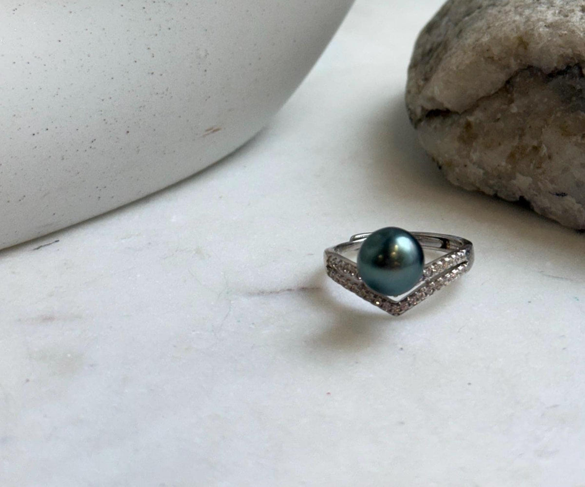 Size 7.25 Tahitian ocean pearl ring with an S925 sterling silver band.