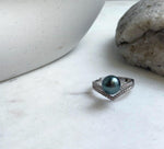 S925 silver ring featuring a lustrous Tahitian ocean pearl and clear accents.