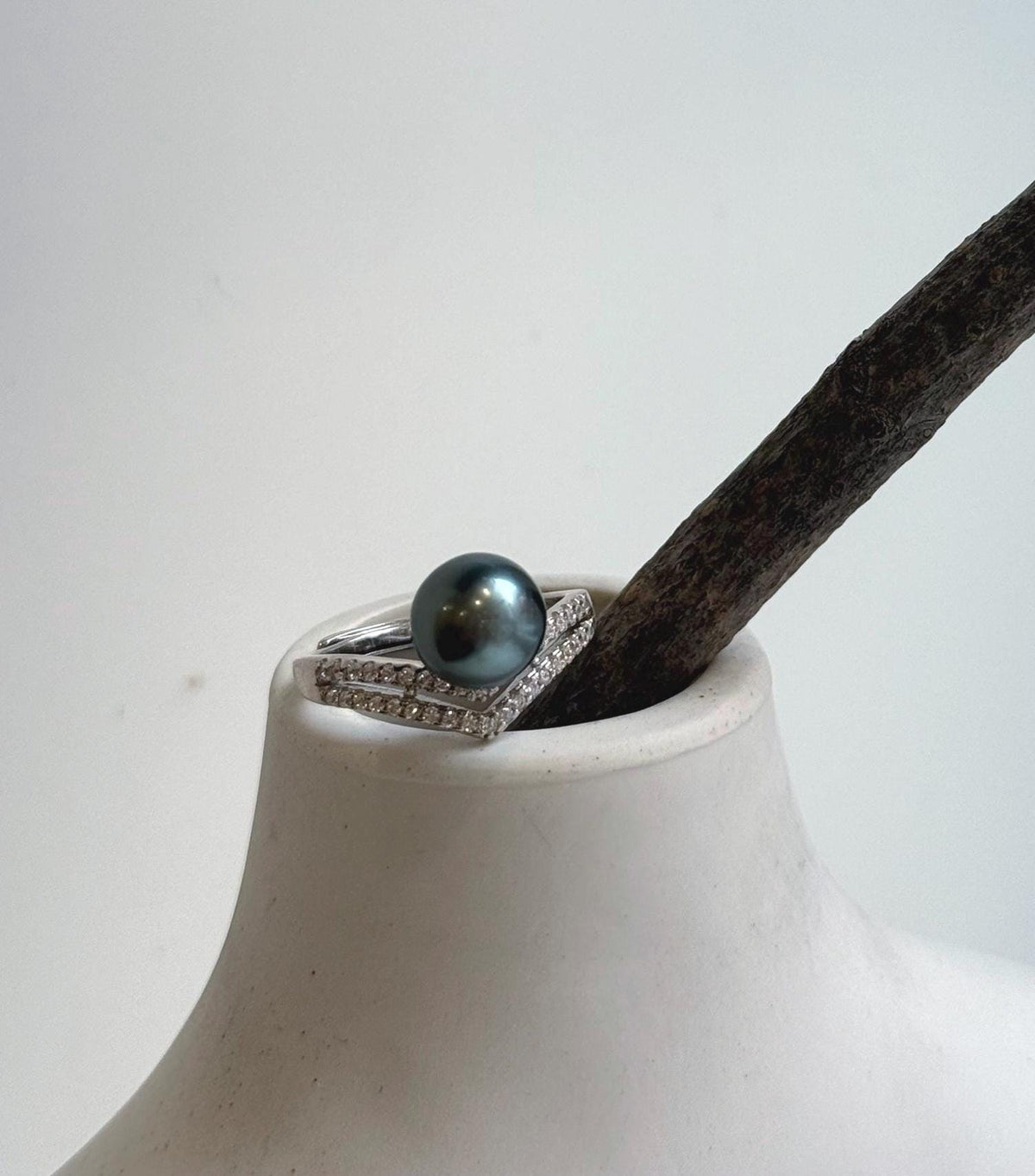8.7mm Tahitian pearl with mirror luster and deep green coloring.