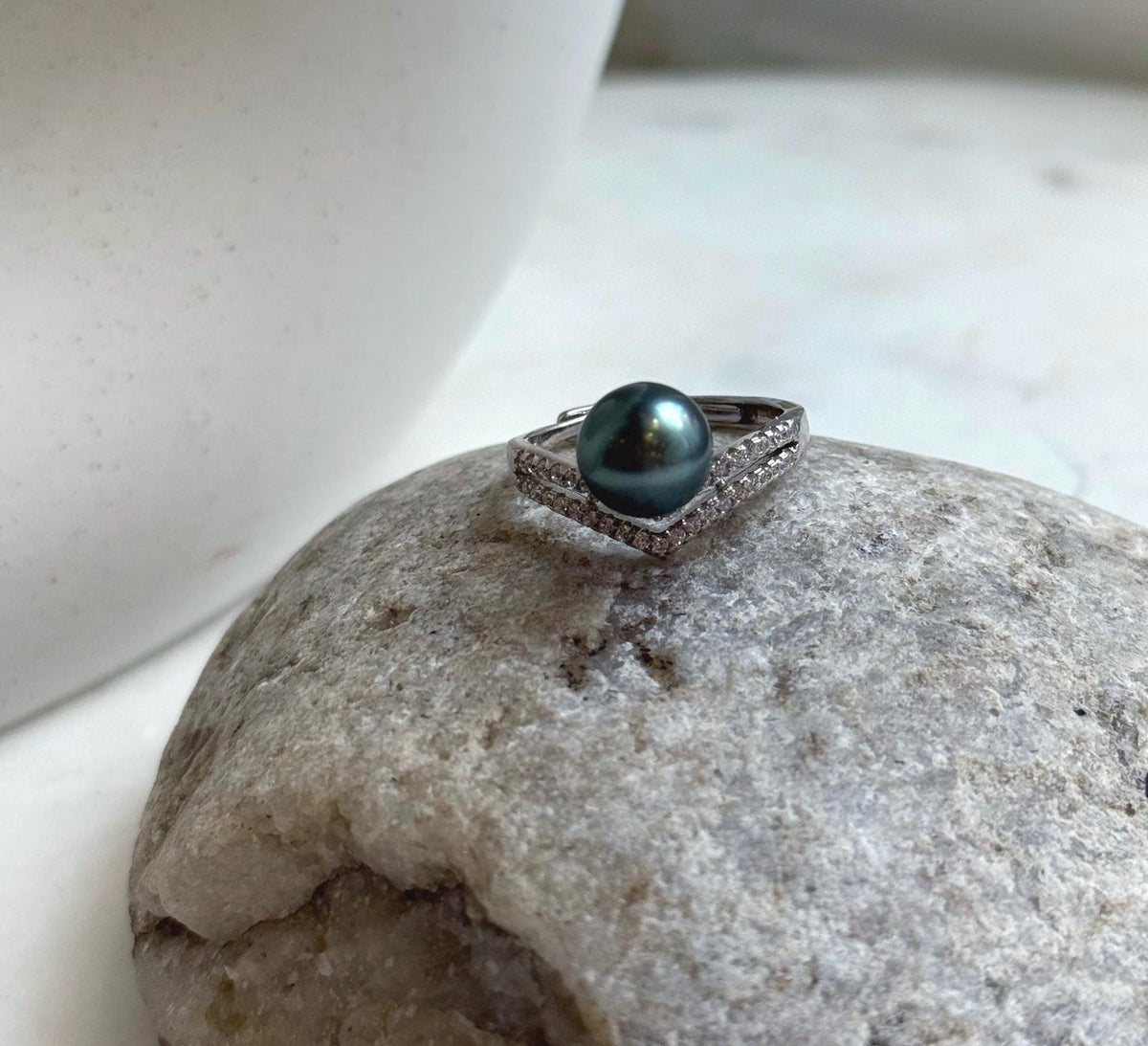 Elly’s 8.7mm Peacock Green Tahitian Ocean Pearl Ring | Genuine Saltwater Pearl | Mirror Luster | S925 Sterling Silver