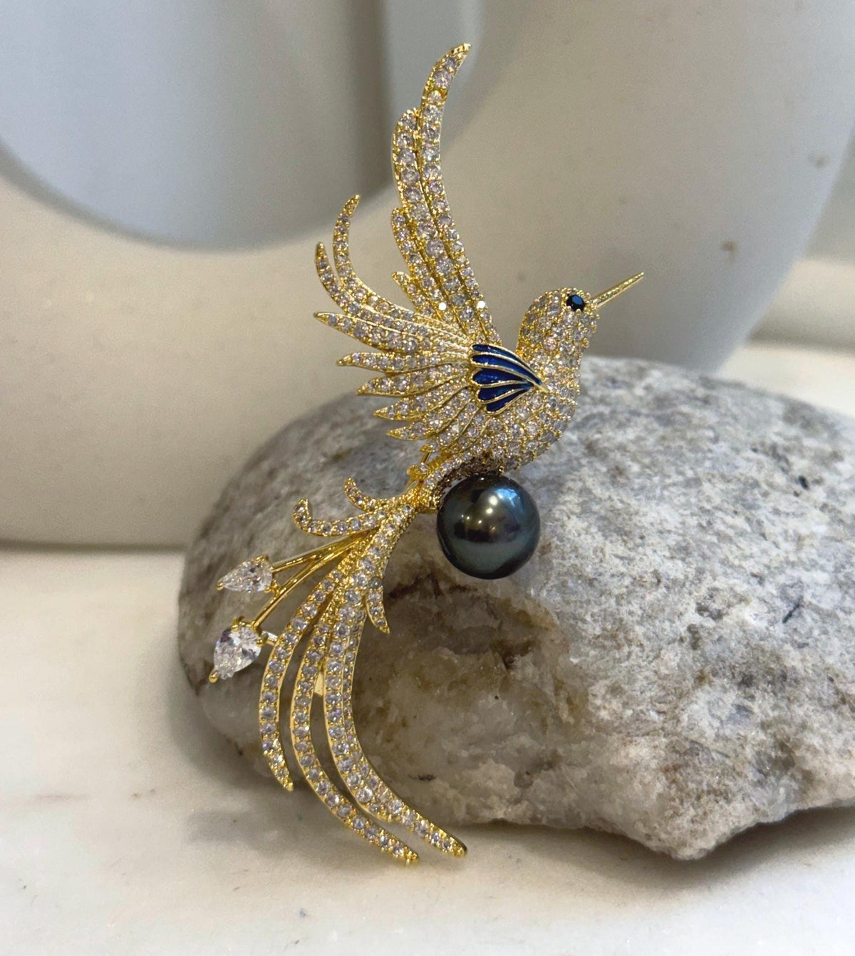 Tahitian black pearl bird brooch that also converts into a pendant, chain not included.