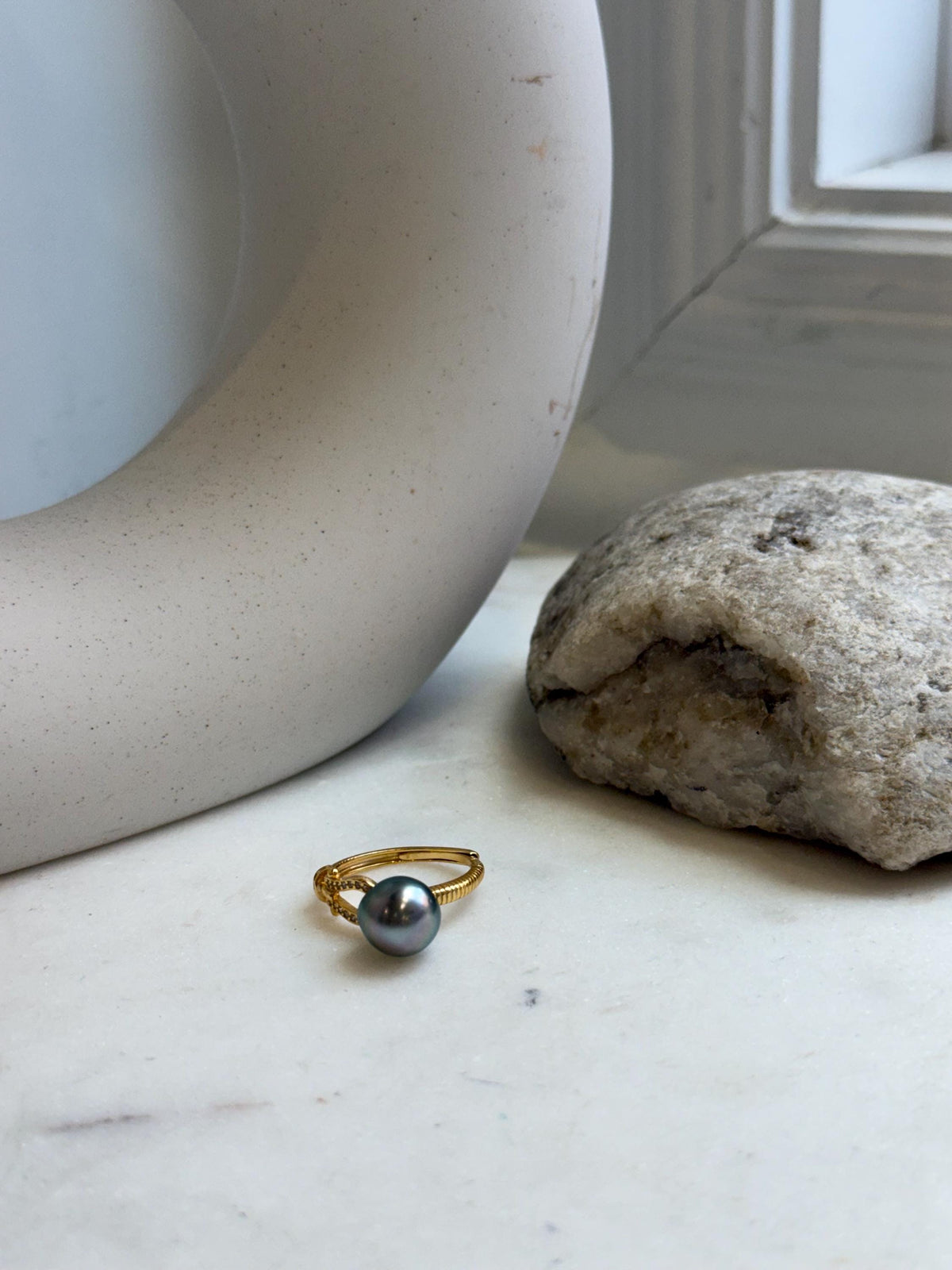 Gold-plated S925 silver ring featuring a peacock green saltwater pearl