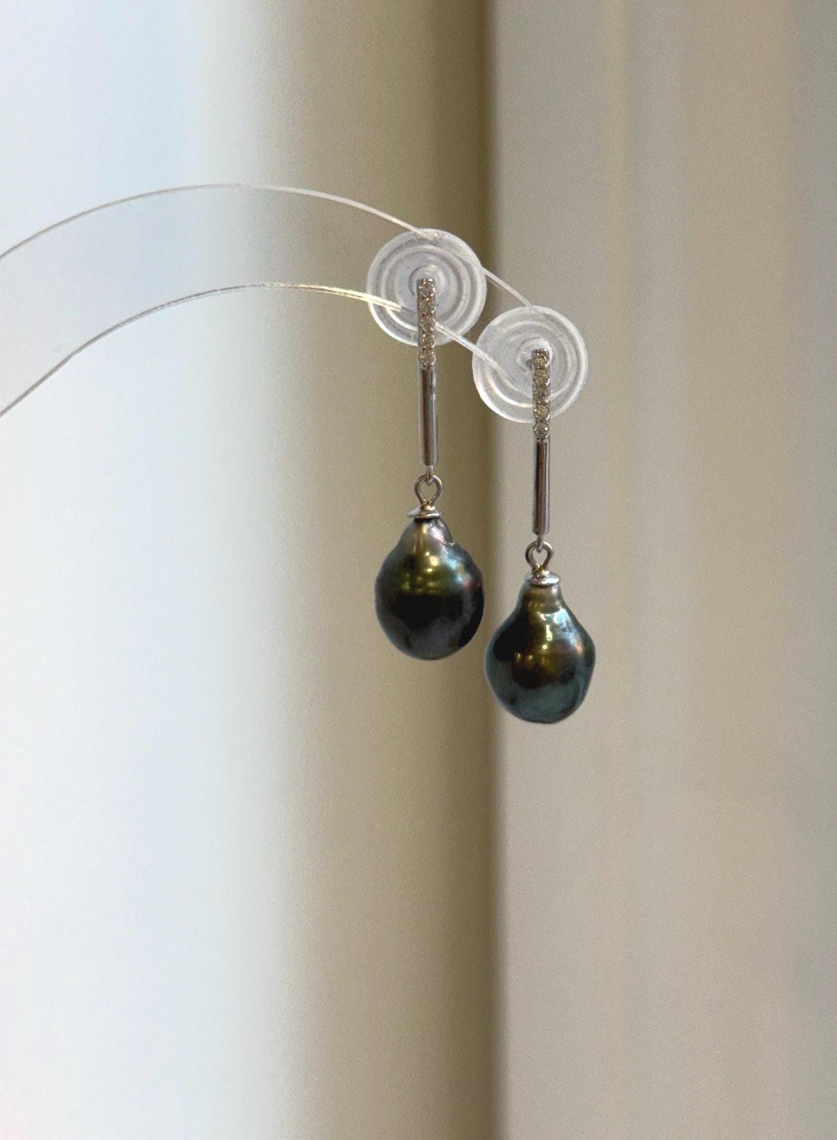 Hunter Ocean pearl dangle earrings by Elly, featuring 9mm pearls and sterling silver.