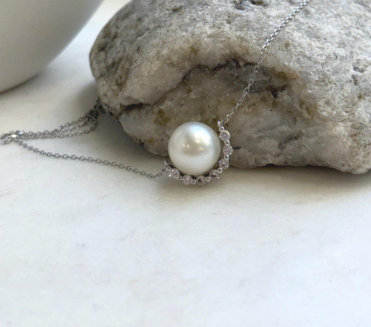 South Sea pearl necklace featuring an 11.1mm white pearl and a crescent-shaped S925 silver setting.