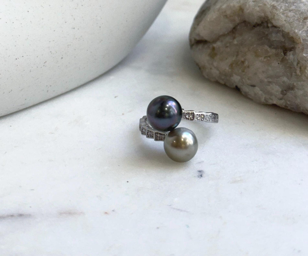 Adjustable S925 sterling silver ring featuring two genuine Tahitian saltwater pearls.