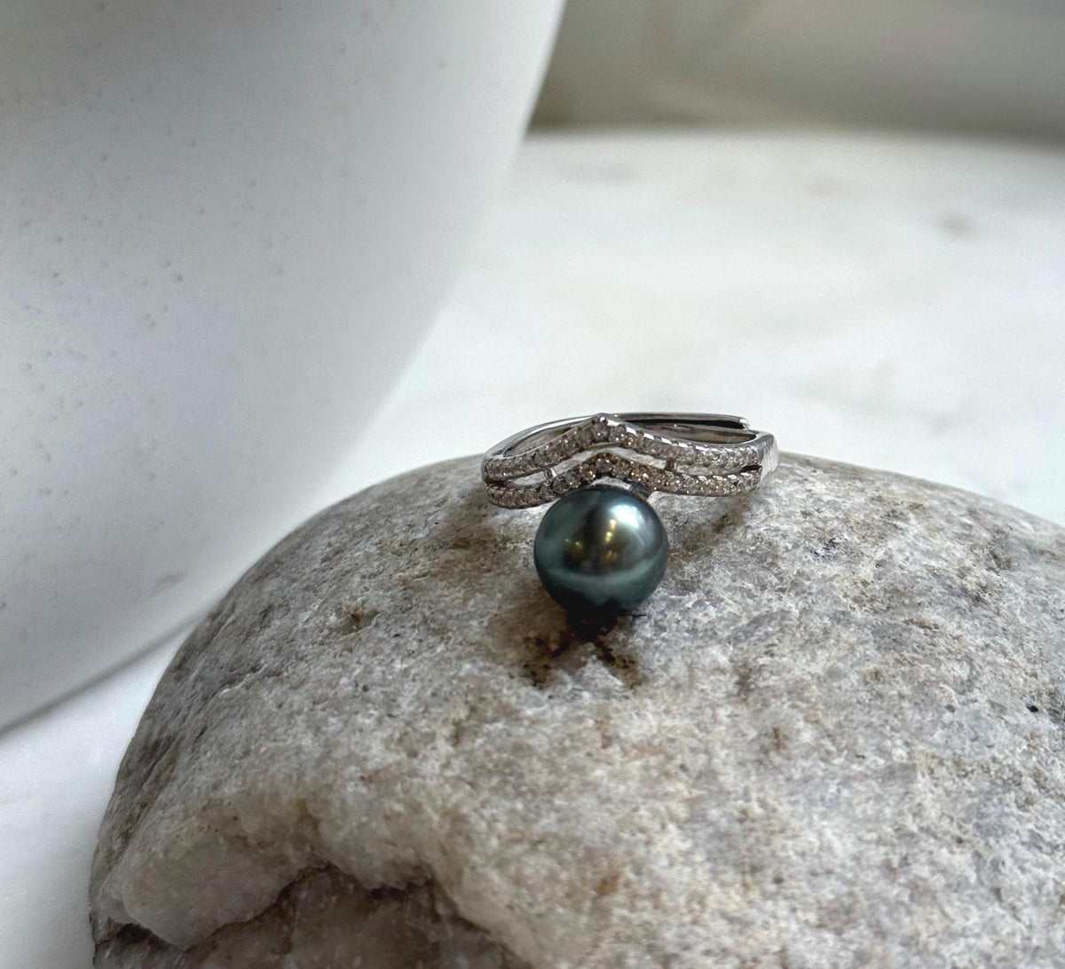 Elly’s 8.7mm Peacock Green Tahitian Ocean Pearl Ring | Genuine Saltwater Pearl | Mirror Luster | S925 Sterling Silver
