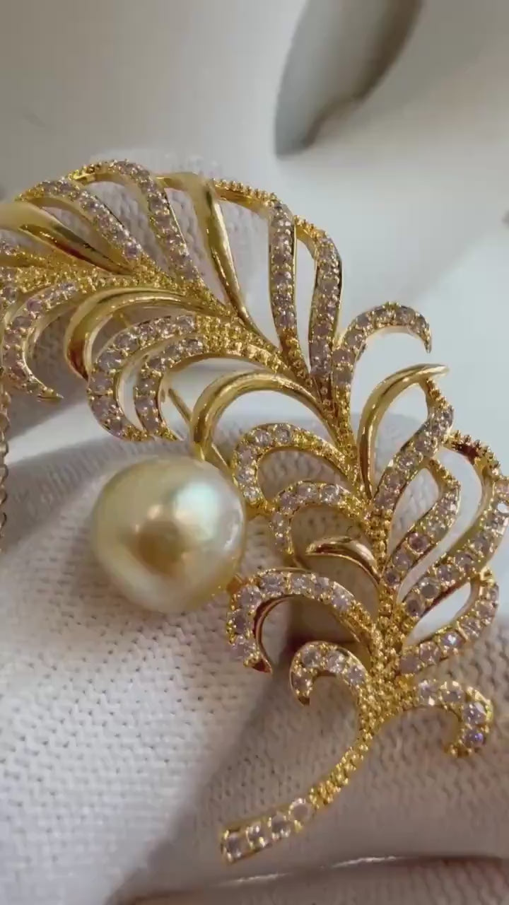 South sea golden pearl Feather brooch pendant 2in1: Extreme strong luster mirrored, 9.5mm, pure gold. s925 silver chain seperate purchase!