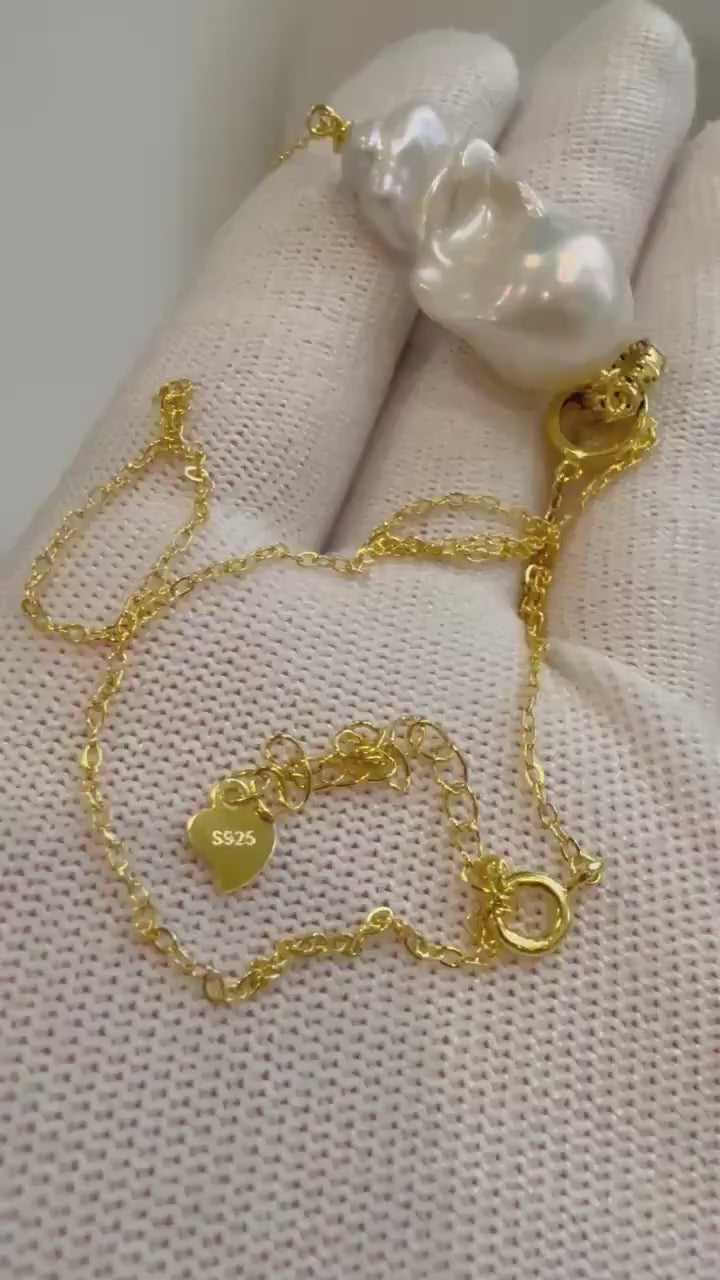 Elly’s Insale White Iridescent baroque pearl Pendant Necklace Set: Extreme luster, 16.4x30mm, S925 silver Cool pendant chain necklace set.
