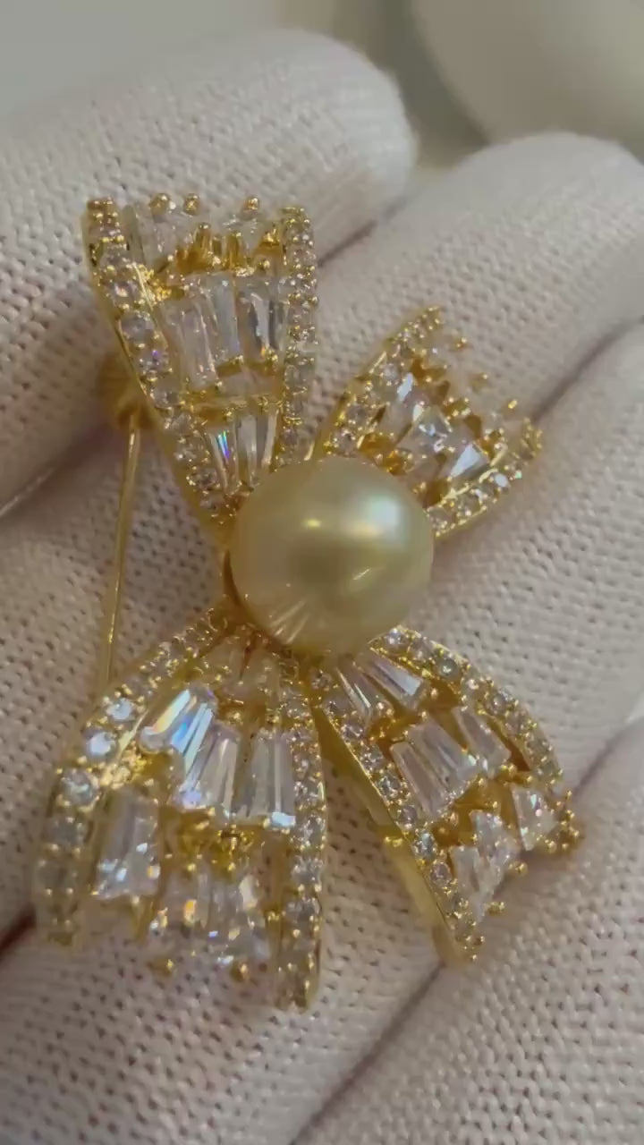 Elly’s South sea golden pearl brooch: Extreme luster mirrored effect, 9.1mm, ultra gold pearl. Christmas Brooch.