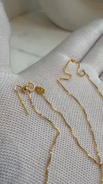 Not for seperate purchase!! 0.6mm thick s925 silver box chain necklace, adjustable size to 17.3”, with needle for floating pendant. Gold.