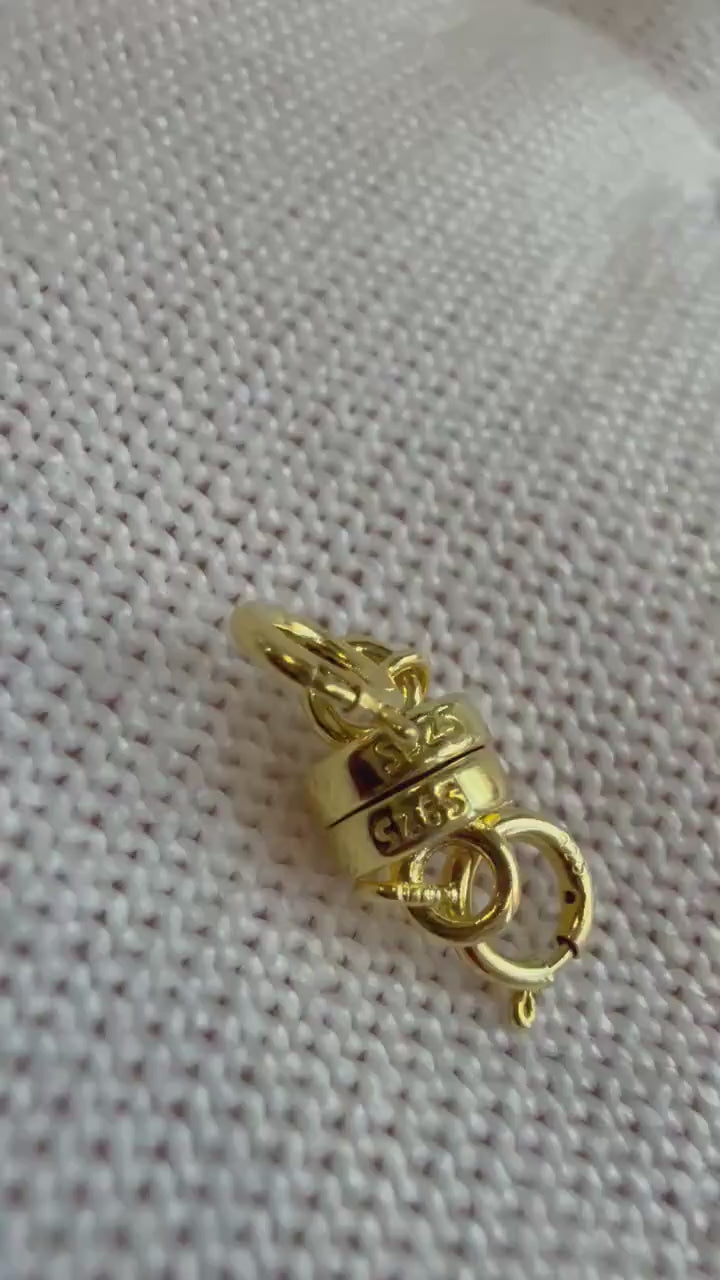 Elly’s Not for seperate purchase!! s925 magnetic double clips. 21.5mm long, 5mm dia clip hoops. Gold color. Make Put-on easy for necklaces.