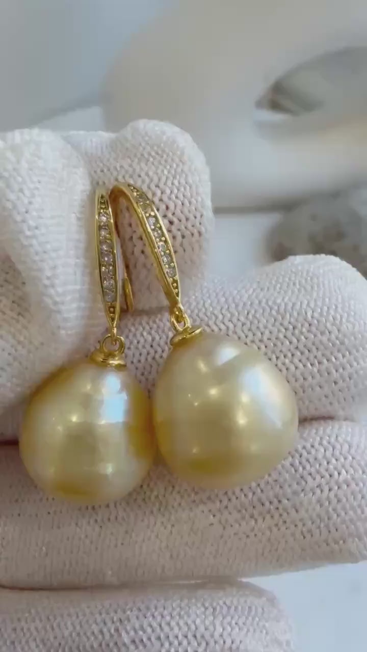 Elly’s 13.5mm South sea light golden ocean Pearls Earrings hooks: Extreme luster mirrored, 3cm high, S925 silver cool earrings hooks.