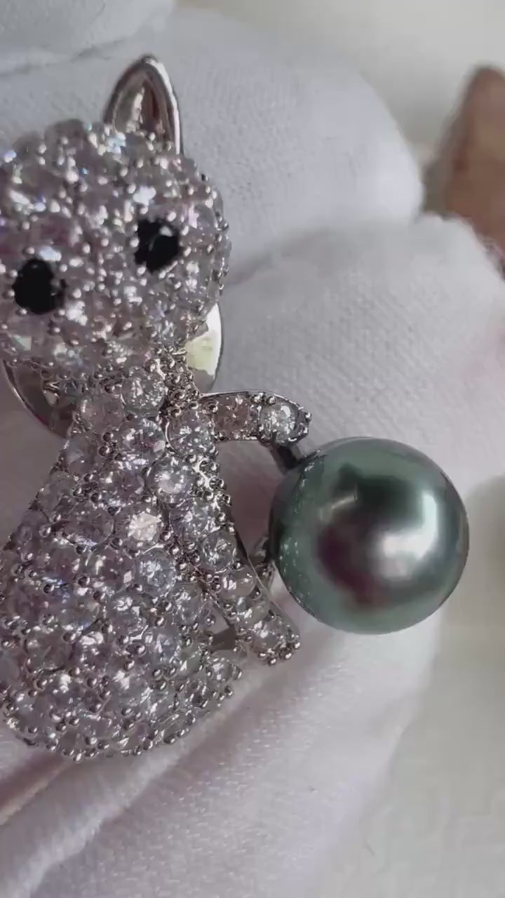 Tahitian Ocean Pearl Cat Brooch Pendant 2in1: Extreme luster mirrored, 9.3mm peacock Green pearl, 3.2x3.2cm, S925 silver chain not included.