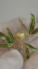 Elly’s South Sea Golden Pearl Bamboo Brooch Pendant 2in1: 9.6x10.6mm, extreme luster mirrored, 5x5cm. s925 silver chain not included.