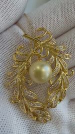 Elly’s South sea ultra golden pearl feathers brooch pendant 2in1: Extreme luster mirrored effect, 10mm. Pearl jewelry idea.