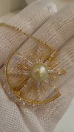 Elly’s South sea golden pearl Star brooch pendant 2in1: Extreme strong luster, 9.7mm, ultra gold pearl, s925 silver chain not included.