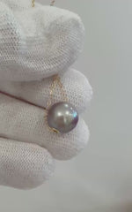 Elly’s Au750 18K gold strong luster round floating pink Lavender pearl pendants gold edge Unique Gift for her for anniversary. 10.2mm