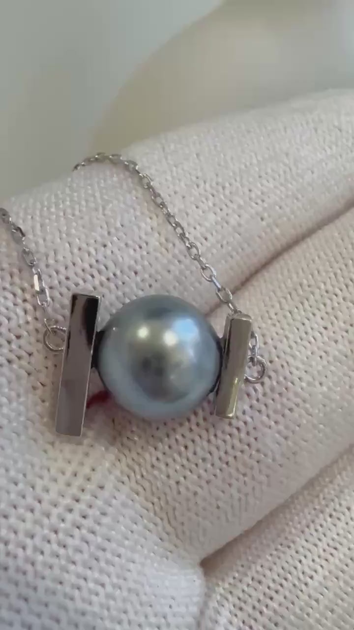 Elly’s 9.9mm Tahitian platinum ocean pearl Minimalist pendant necklace set: Extreme luster mirrored, S925 silver pendant chain set.