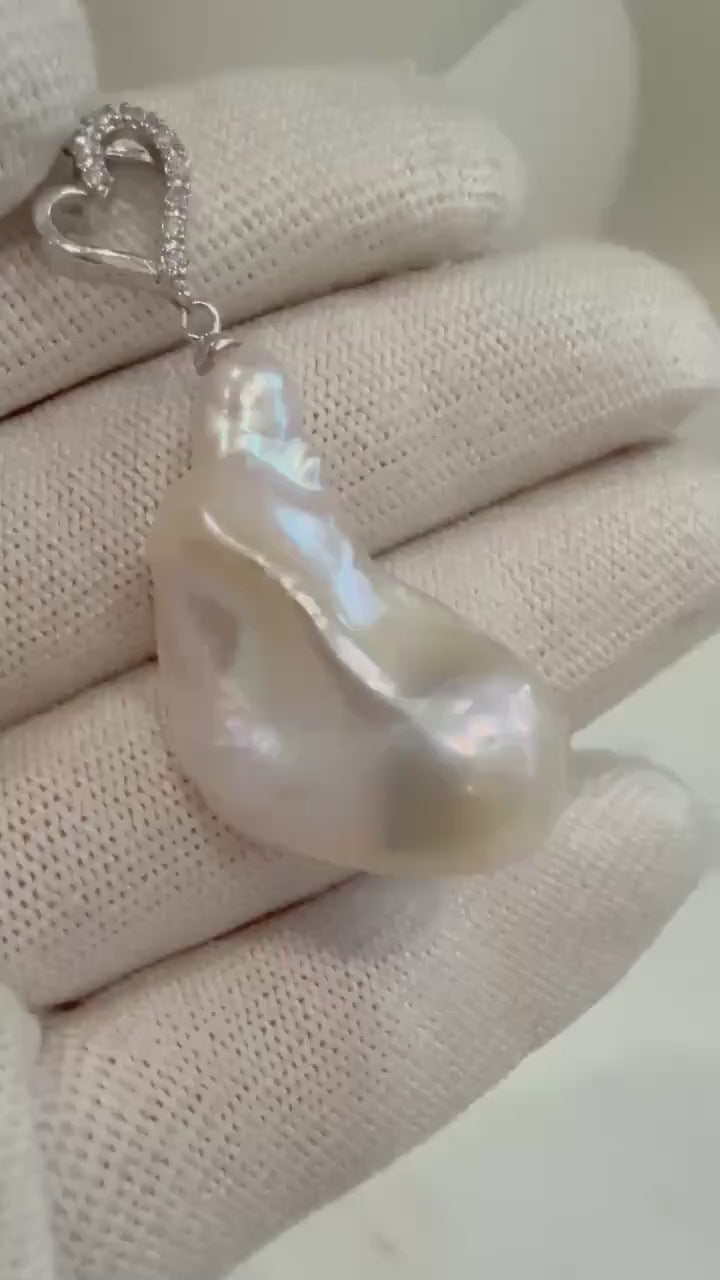 Elly’s 17.4x32mm white baroque pearl heart pendant: Extreme luster, s925 silver chain set. Pearl jewelry idea.