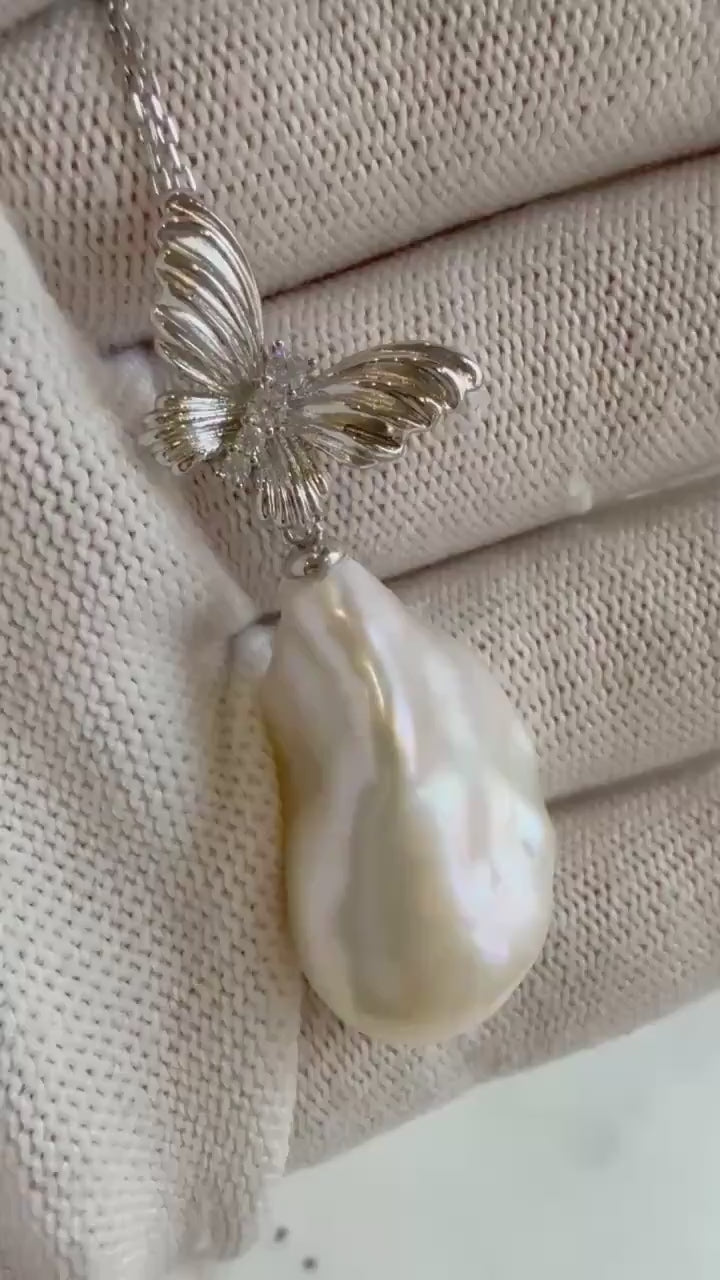 Elly’s 16.2x28mm white baroque pearl butterfly pendant: Extreme luster, s925 silver chain set. Pearl jewelry idea.