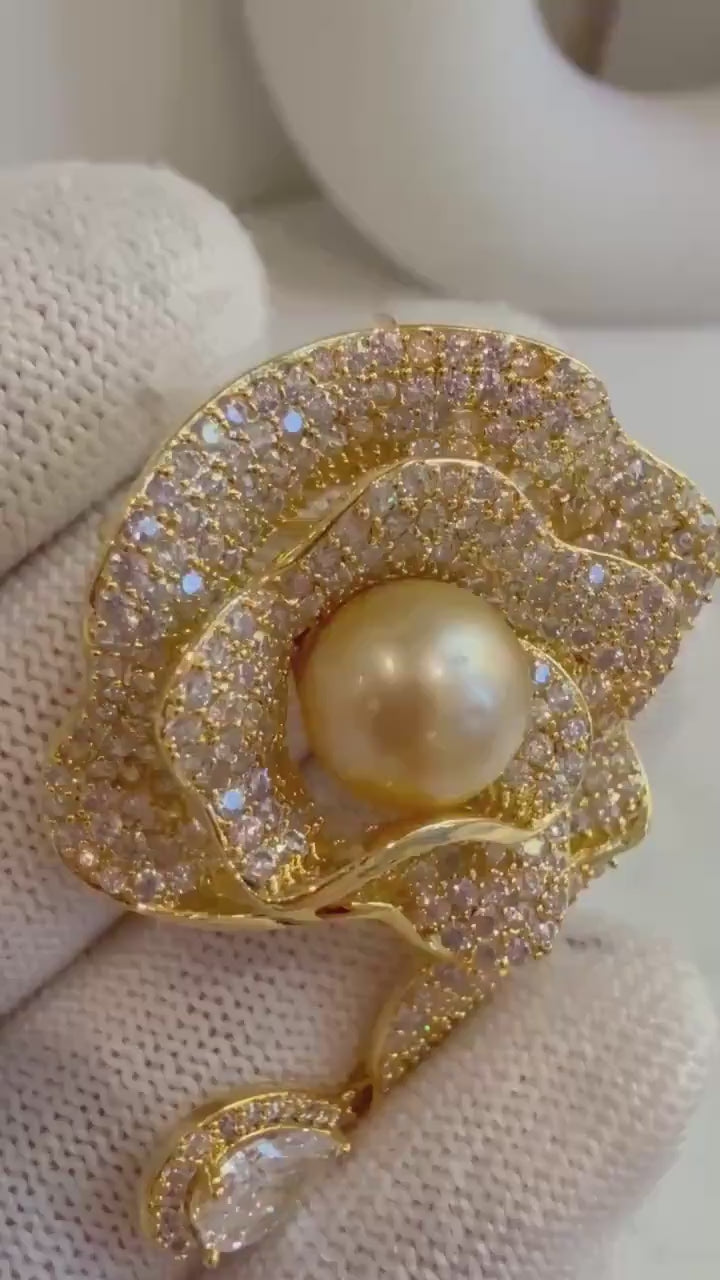 Elly’s South Sea ultra Golden Ocean Pearl Brooch Pendant 2in1: Extreme luster 9.4mm, 3.5x5.4cm, s925 silver chain not included.
