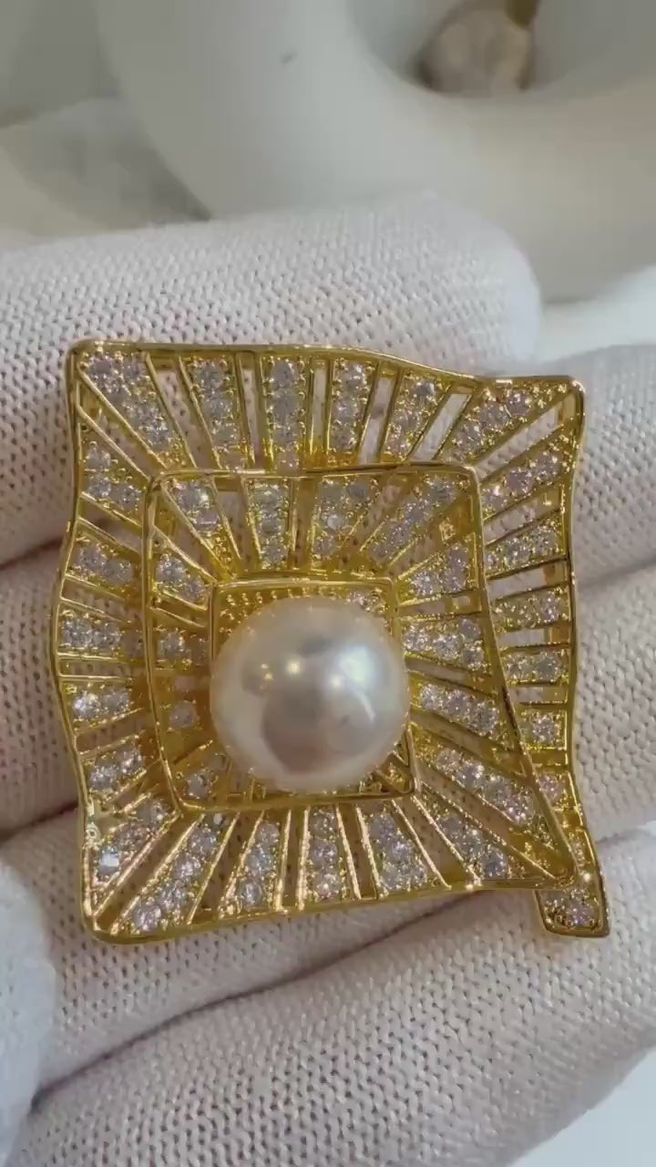 Elly’s Edison peach Gold Pearl Vintage Brooch Pendant 2in1: Extreme luster mirrored, 11.1mm, 3.5x3.8cm, s925 silver chain not included.