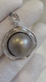 Elly’s 15.2mm Rare Huge Tahitian platinum Ocean Pearl pendant: Strong luster, S925 silver pendant chain set. Pearl jewelry idea.