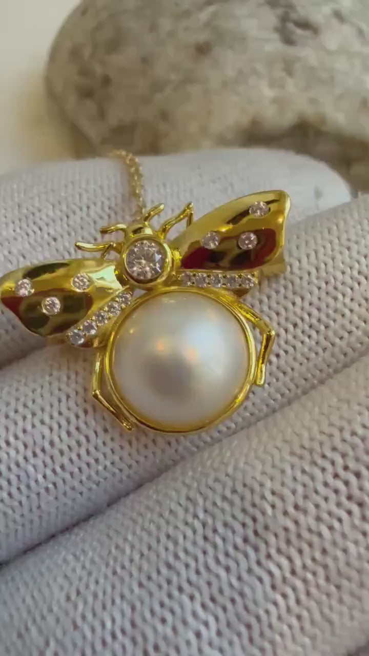 Elly’s 12mm Ivory ocean mabe Bee Pendant brooch 2in1: Extreme luster, S925 silver pendant chain set.