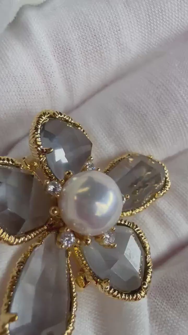 White Pearl Floral Brooch Pendant 2in1: Extreme Luster mirrored, 9.3mm, white pearl, 3.3x4.1cm, S925 silver chain for seperate purchase!