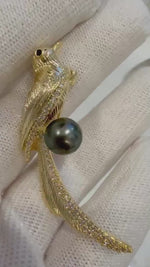 Elly’s Tahitian black hunter Ocean Pearl Bird Brooch: Extreme luster mirrored, 8.7mm, Pearl jewelry idea.