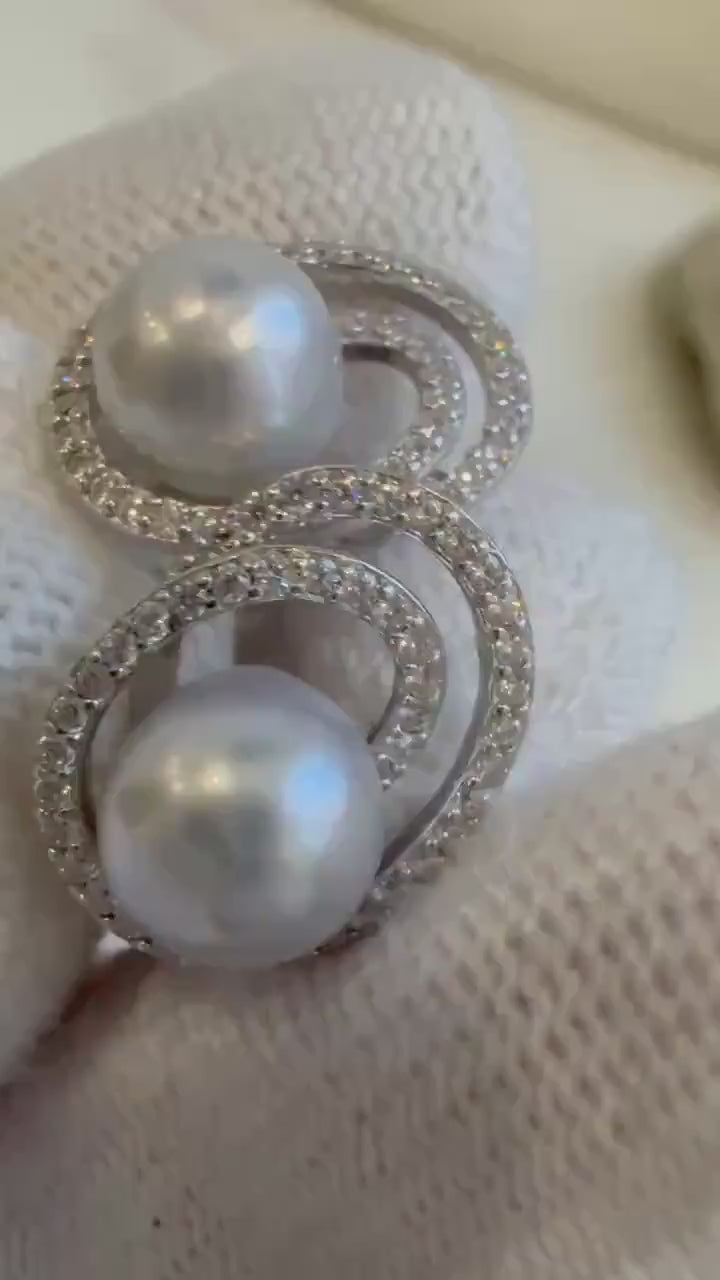 Elly’s 7.3mm Akoya ocean Blue silver pearls earings: Extreme luster mirrored, 1.2x1.5cm, s925 silver earrings. Pearl jewelry idea.