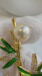 Elly’s Light Gold pearl Bamboo brooch: Extreme luster mirrored, 8.2mm, 1.7x5.7cm. Pearl jewelry idea