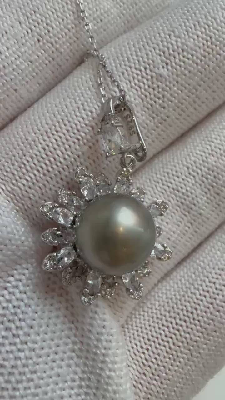 Elly’s 10.4mm Tahitian platinum ocean pearl Floral pendant: Extreme luster mirrored, S925 silver pendant chain set.Pearl Jewelry Idea