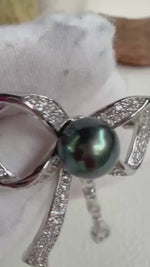 Elly’s Tahitian Ocean Pearl Brooch: Extreme luster mirrored, 10.2mm gorgeous peacock green pearl, butterfly Bow Copper Brooch.