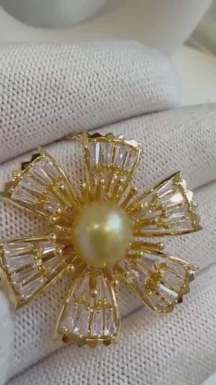 Elly’s South sea deep golden pearl Floral brooch pendant 2in1: Extreme strong luster mirrored, 9.2mm, 3.2cm, s925 silver chain not included.