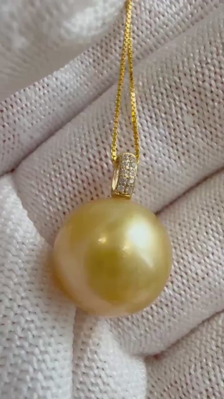 Elly’s 13.6mm Au750 18K Gold Huge Genius South Sea deep Golden Ocean Pearl Pendant: Extreme luster mirrored effect, 18k real gold pendant.
