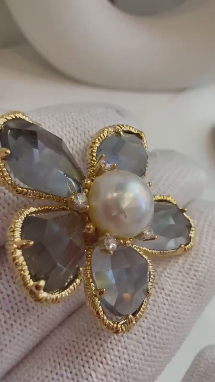 Elly’s South sea golden pearl Floral brooch pendant 2in1: Extreme luster, 9.5mm, cream pearl. s925 silver chain for seperate purchase!